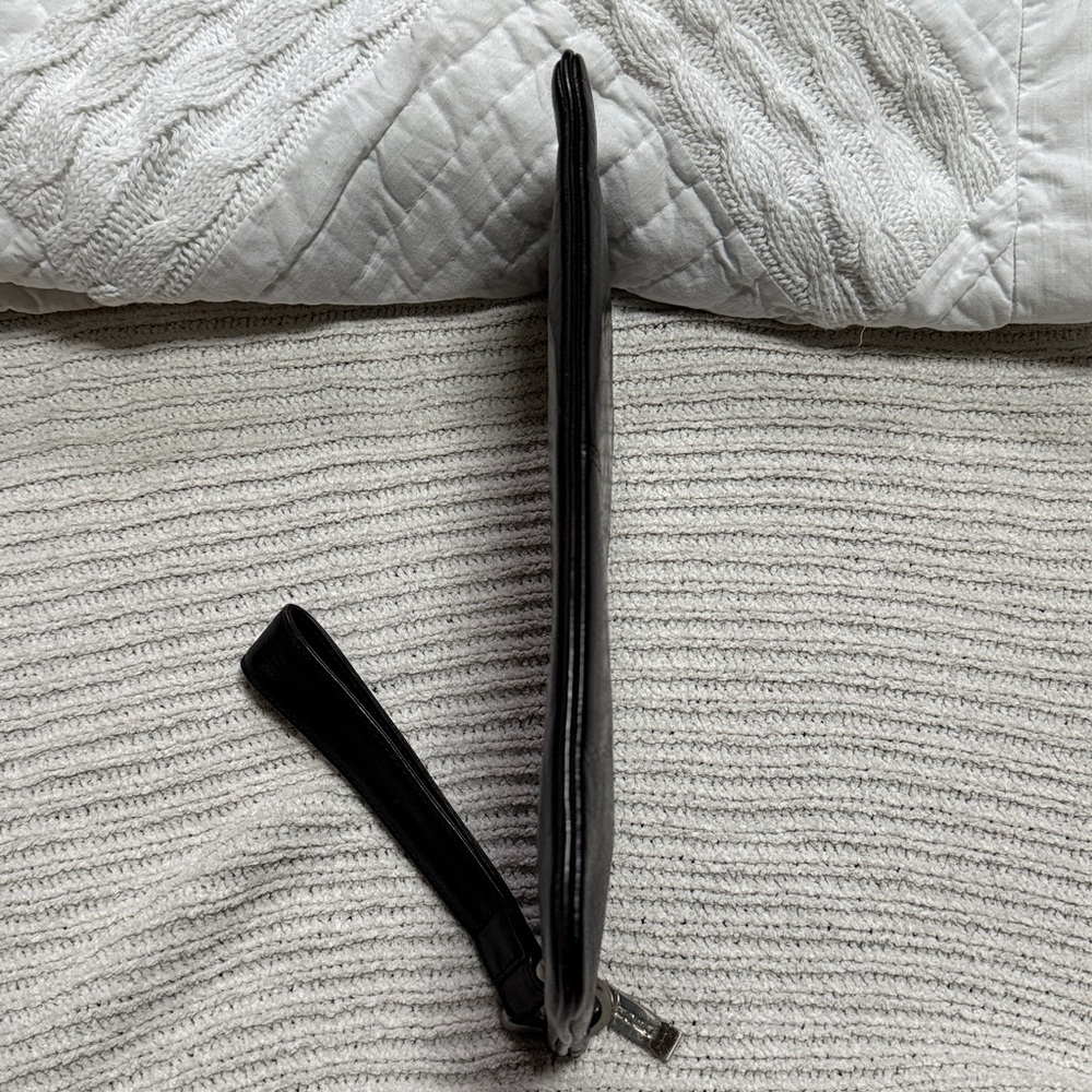Hobo Vida Black Leather Wristlet - Picture 5 of 12